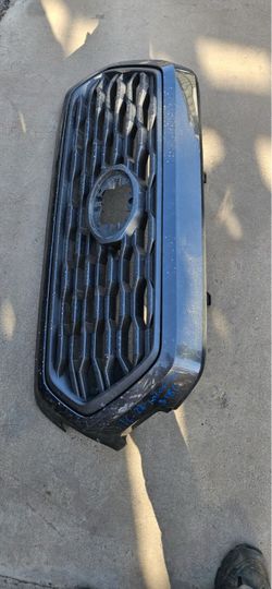 Toyota Tacoma grille Oem