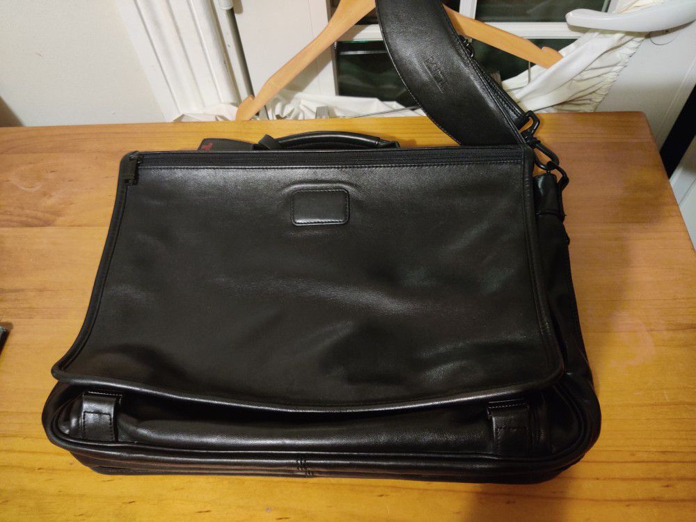 Tumi Pristine Black Leather Briefcase