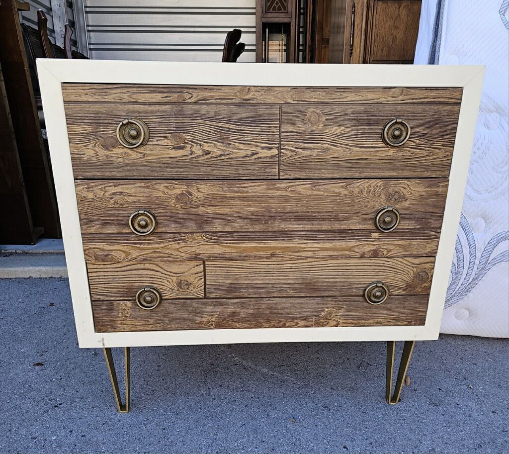 Dresser / Night Stand