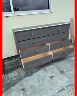 8 drawers dresser / Eight drawers dresser / Cajonera / Cómoda