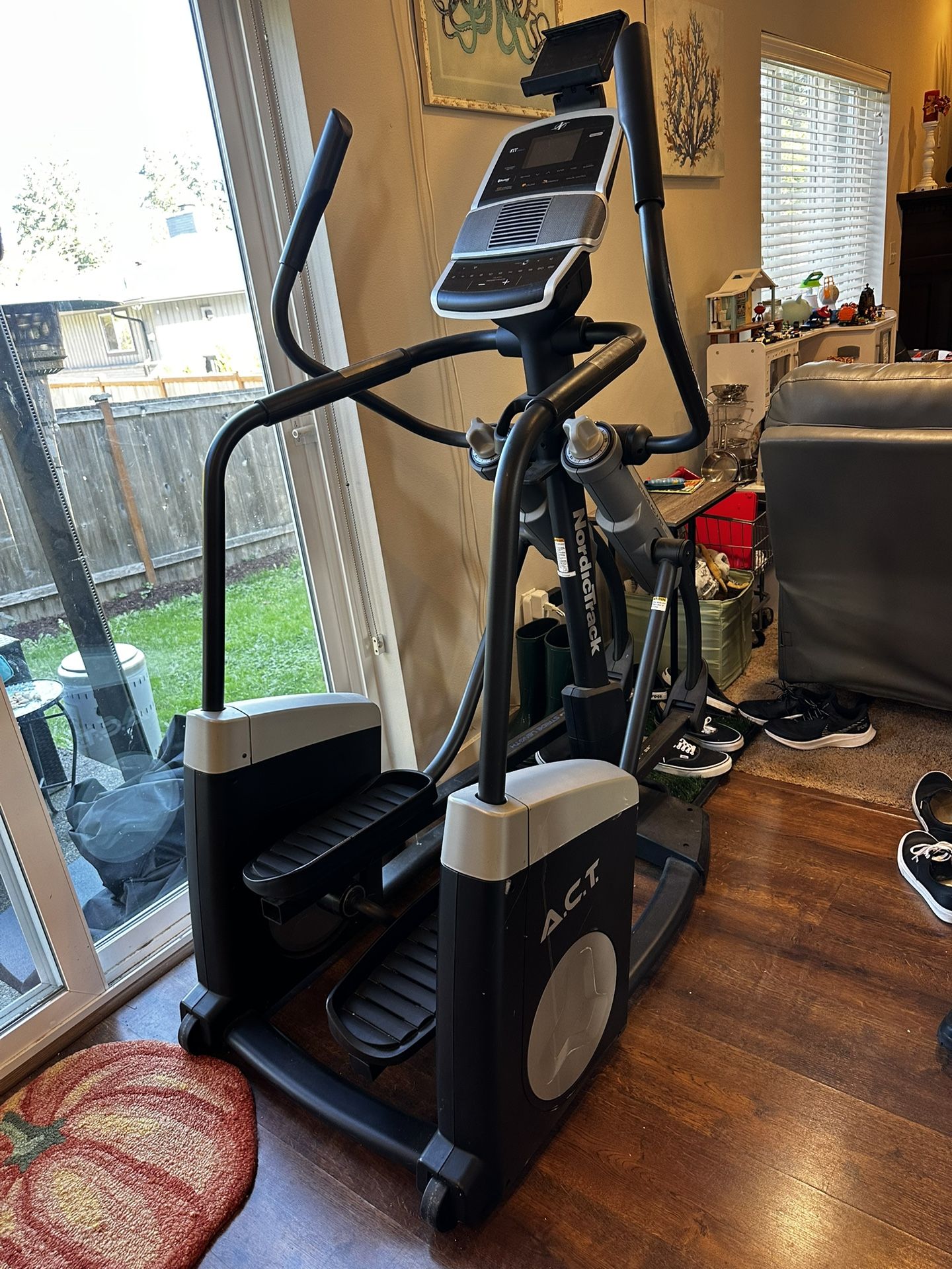 NordicTrack Elliptical — The Gift of Sweat w/o the Gym. FOR SALE. - $500 OBO (Martha Lake)