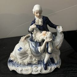 Renaissance Couple Statue