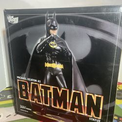 DC Direct Michel Keaton as Batman Statue Dark Knight 1/16 Scale