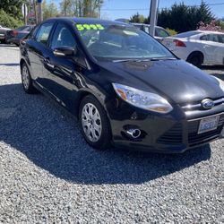 12 Ford Focus SE 4 Dr