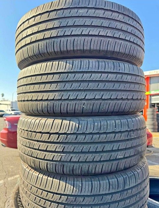 235 65 18 Tires Con 80% De Vida Las 4 De La Marca Michelin