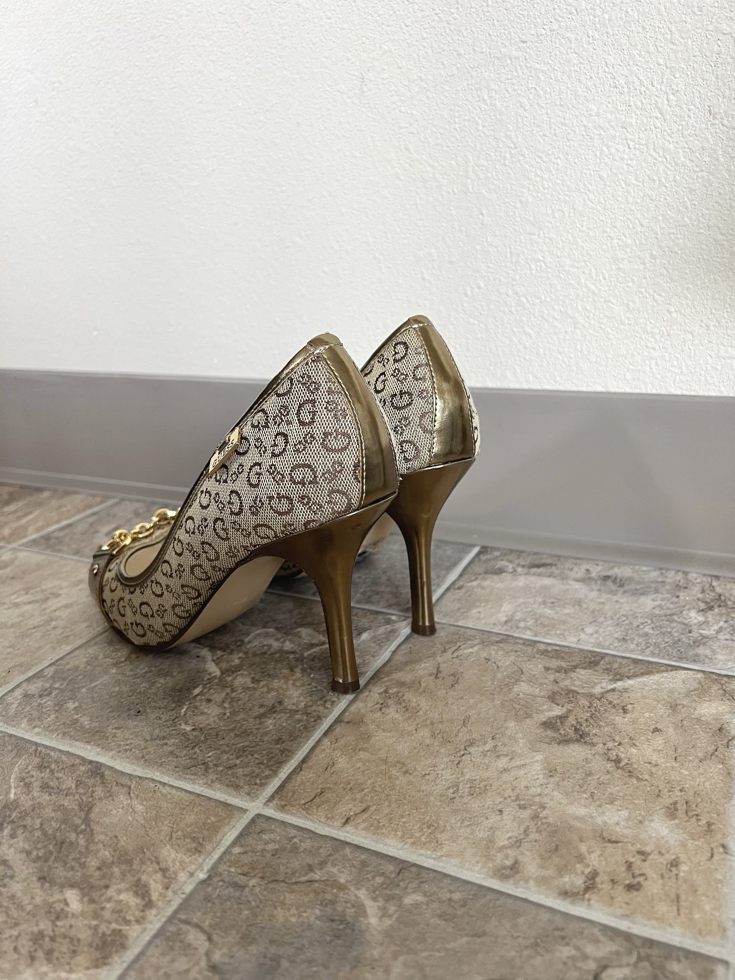 Guess Hight Heels 👠  size:8/8.5