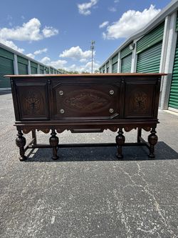 Antique Hand-Carved 1920s Jacobean Revival Oak Sideboard / Buffet .