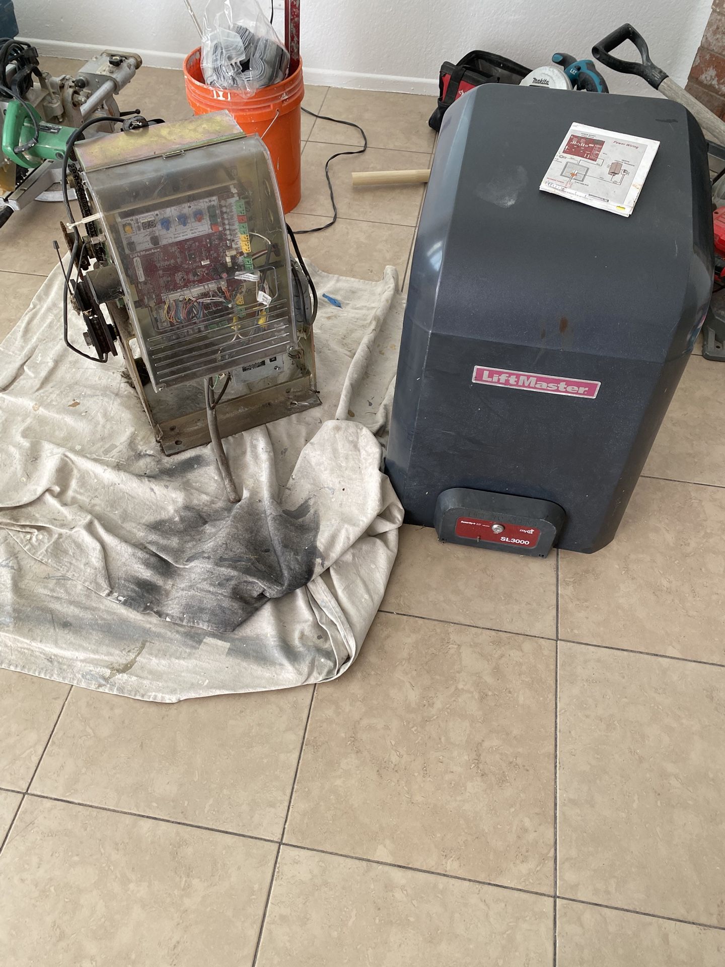 Liftmaster Elite Series Gate Opener With Sensor/remote