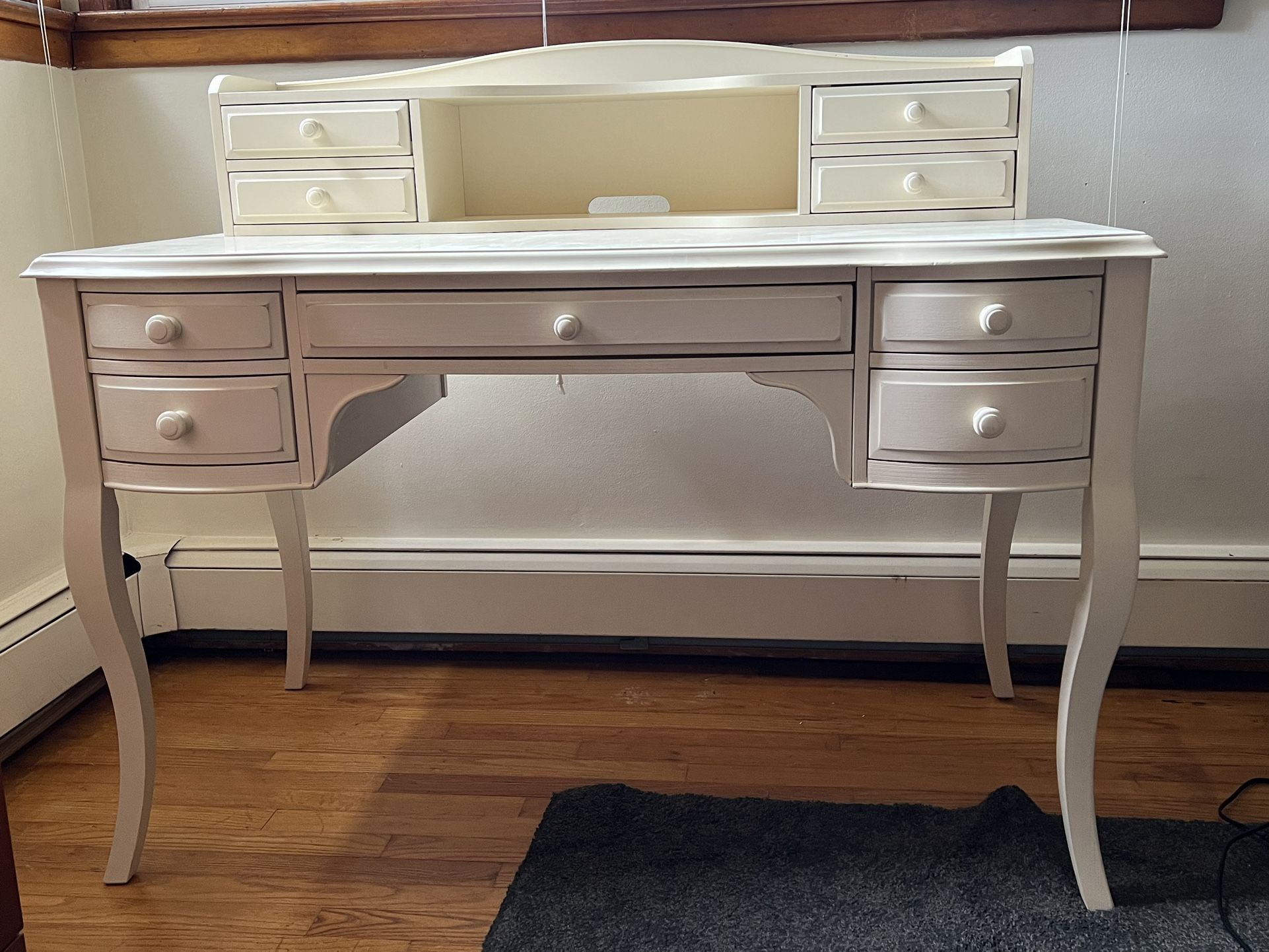 Pottery Barn Desk/ Vanity With Hutch, Pull Out Keyboard  Draw In Distressed White 