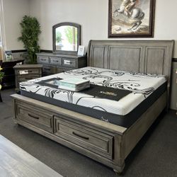 4PC Gray King Platform Bedroom Set 