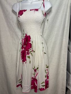 This white Hawaiian-style hibiscus floral print