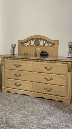 Beautiful 4-Piece Queen Bedroom Set – $795 OBO