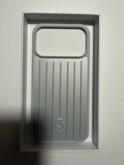 Rimowa iPhone 17pro max case silver