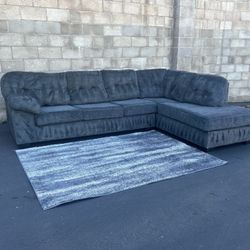 🛋️ Modern Gray Sectional Sofa w/ Chaise – Clean & Comfortable