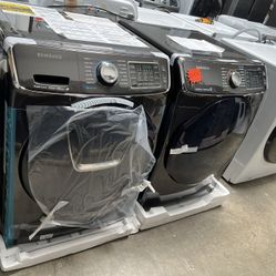 BLACK STAINLESS SAMSUNG WASHER ADDWASH DRYER SET
