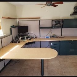 Office Furniture. Entire Desktop, FREE