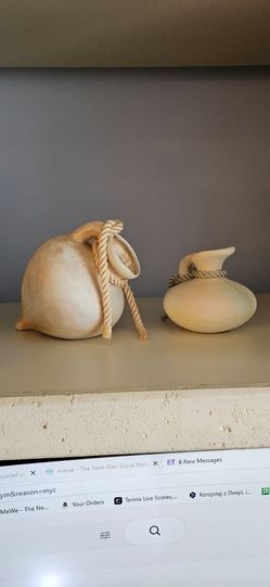 2 antique urns