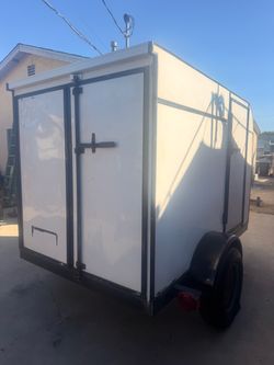 5x8 ENCLOSED TRAILER WITH SIDE DOOR