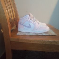 Lady's Jordans 1s 
