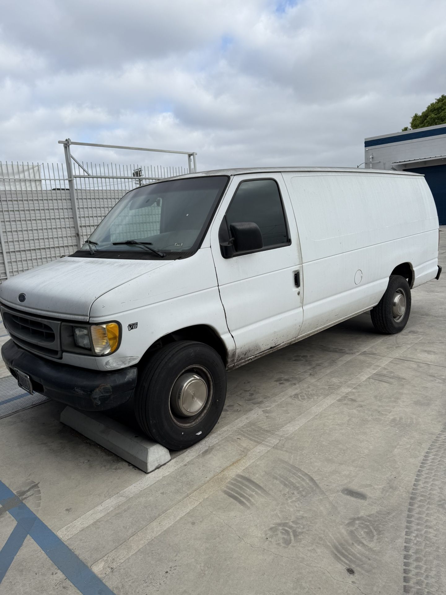 1999 Ford E-250
