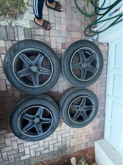 Mercedes rims Pirelli tires NEW