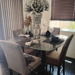 Dining Room Table  And Chairs 