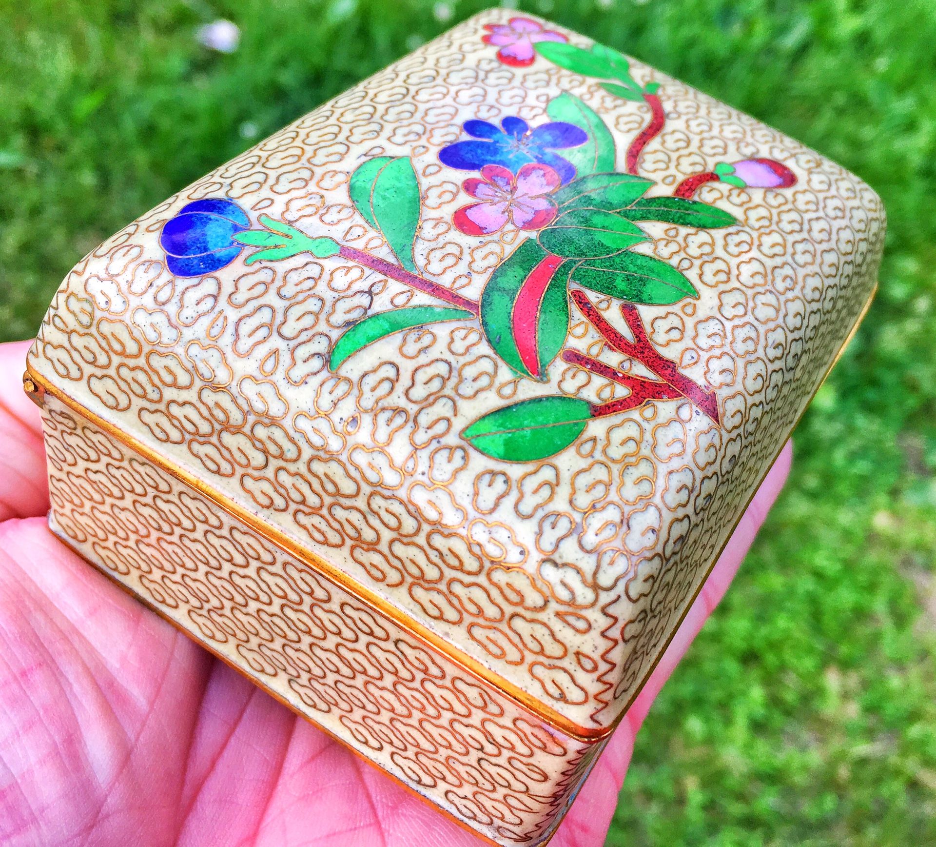 Vintage tan CHINESE cloisonne floral box Made in China - unmarked CIGARETTE BOX