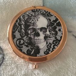 GEPSHDW Gothic wallpaper skull compact mirror