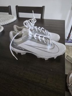 Nike cleats - kids 5.5y