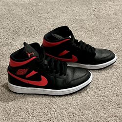 Women’s Air Jordan 1 Mid ‘Siren Red’