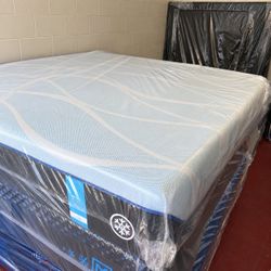 TempurPedic LuxeBreeze Soft King 13” Mattress – Premium Cooling Comfort | New & Factory Sealed