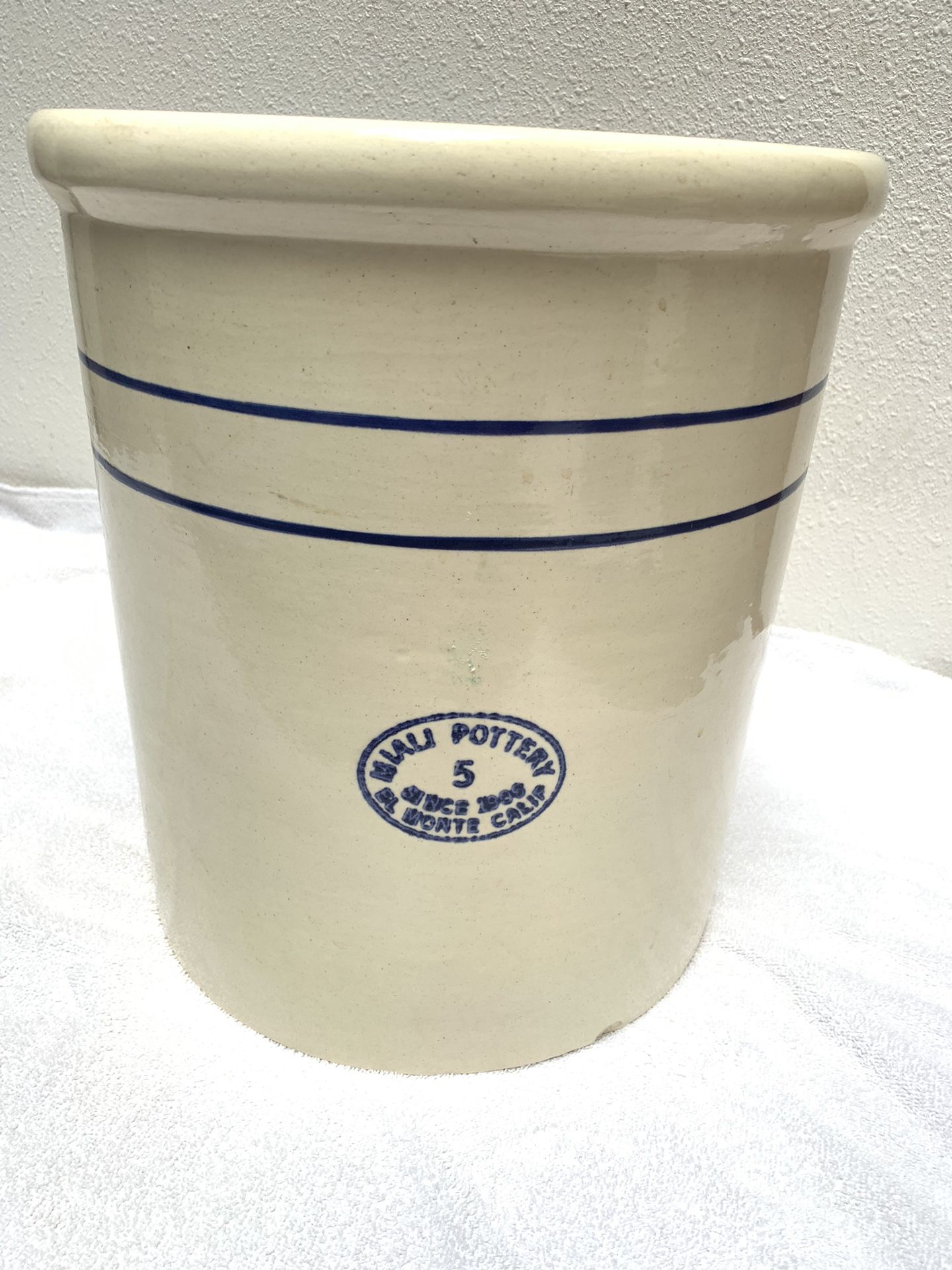Vintage 5 Gallon Stoneware Crock.
