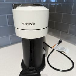 Broken Nespresso Vertuo (for parts/repair) – Excellent cosmetic condition