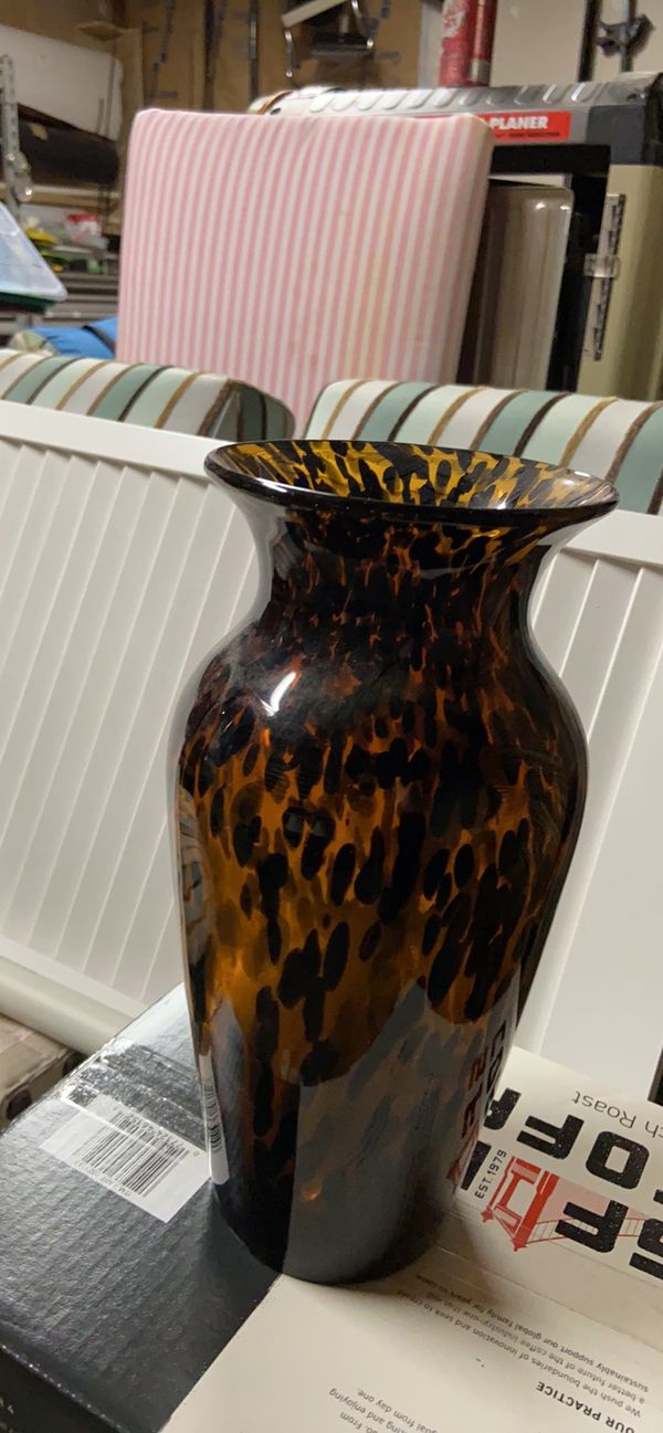 Decorative vase for Sale in Marysville, WA - OfferUp