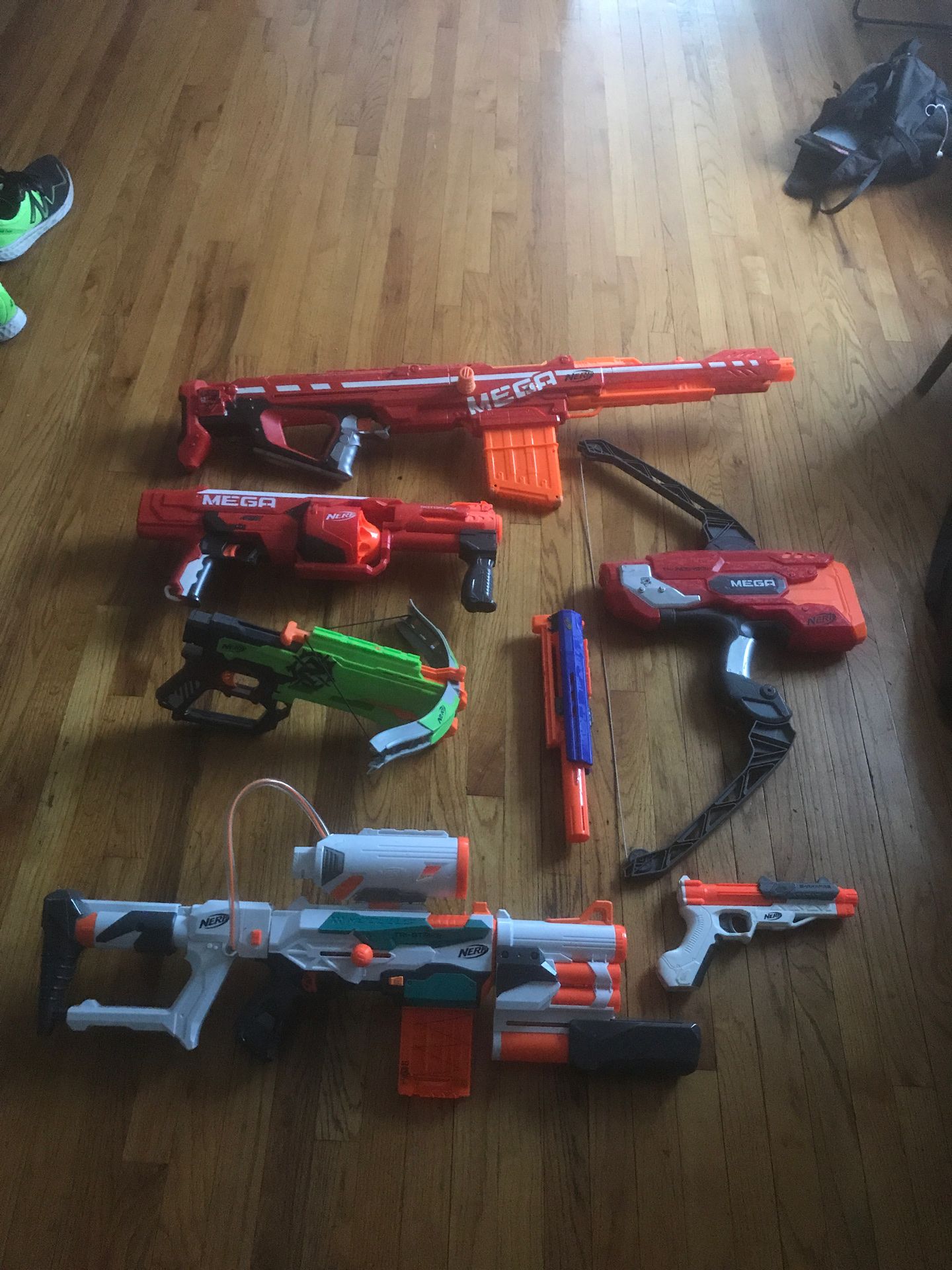 Lot of nerf guns no bullets