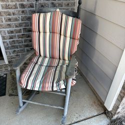 2 Rocking Chairs 