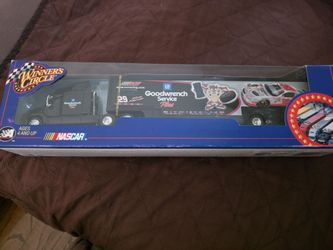 Winner's Circle 1:64 Scale NASCAR Trailer Rig (Kevin Harvick #29)