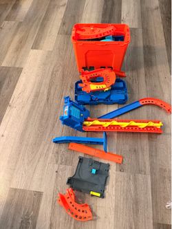 Hot Wheels Monster Truck Lot (10 Vehicles) + Track Playset
