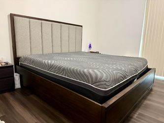 Set de Cama King Size Moderno: Estructura con Respaldar Tapizado + Colchón Sealy Silver Chill Firm