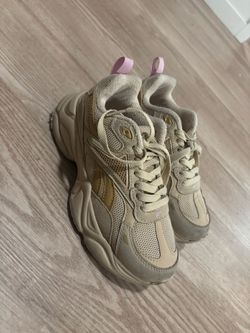Girls shoes