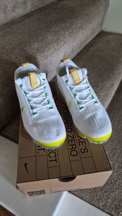 Nike Vapormax.. Women size 7 (eur 38).. Men's size 8.5 (eur 42)..$125