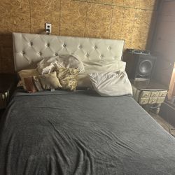 Queen Size Platform Bed With Mattress 