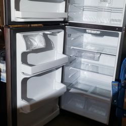 Refrigerator Like New