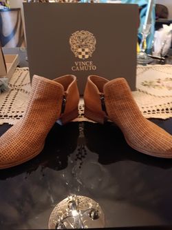 Vince Camuto, Tan Suede Sz 6.5