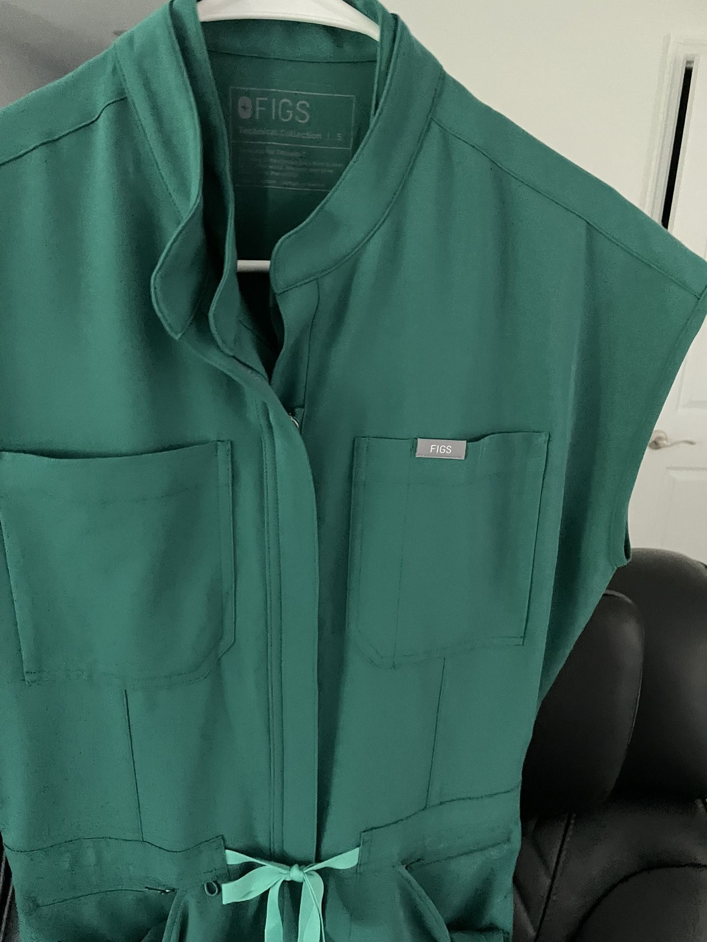 Hunter Green Figs Jumpsuit Scrubs Size Small