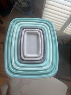 Plastic food containers set of 7