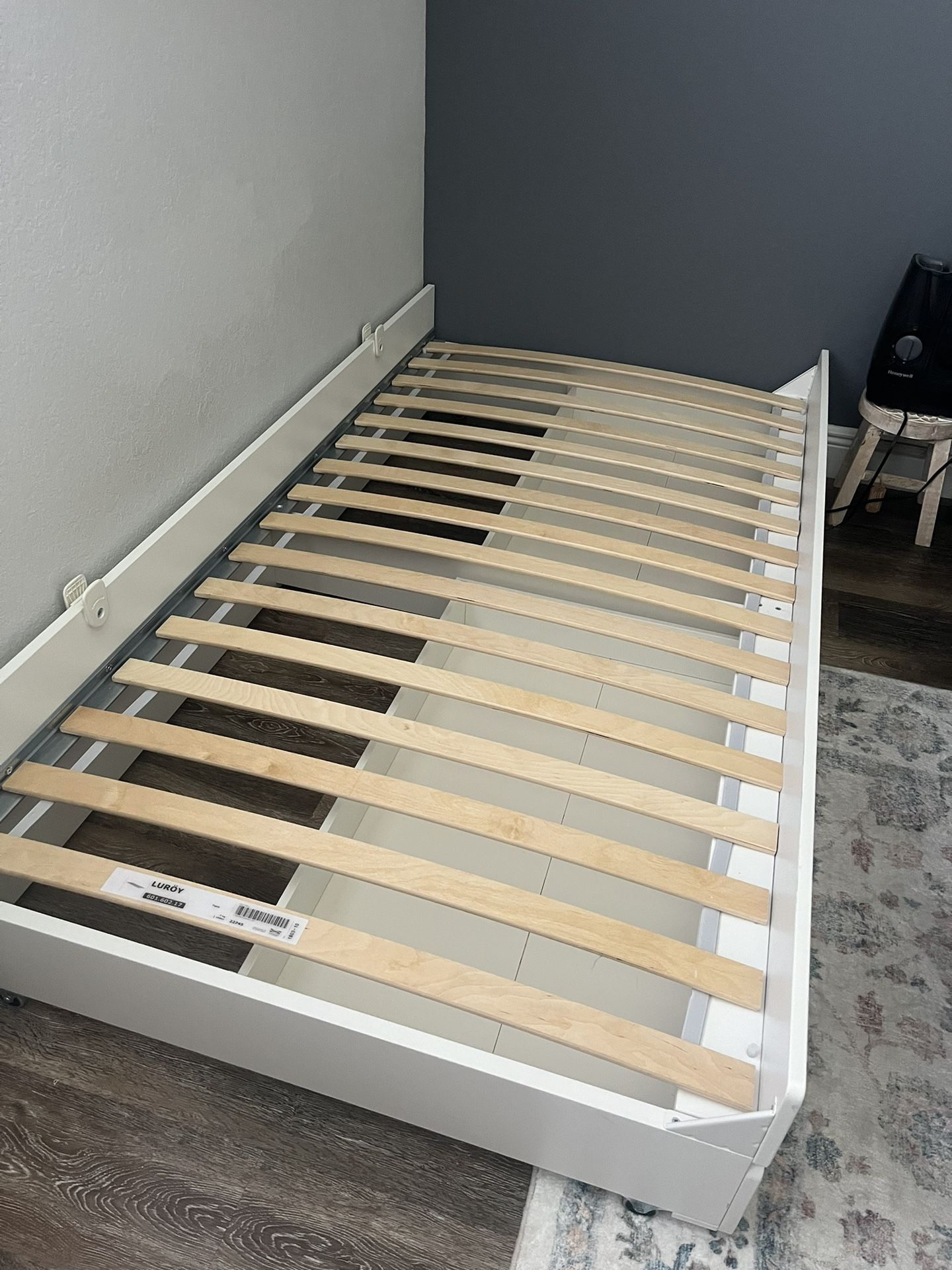 Twin Bed With Drawers 