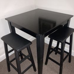 Table With 2 Chairs 
