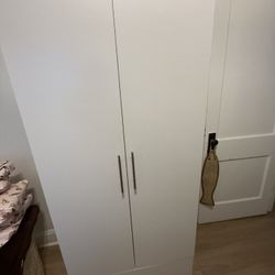 Dresser/Closet Style