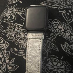 2 Apple Watches
